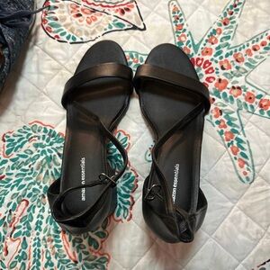 Black wedges